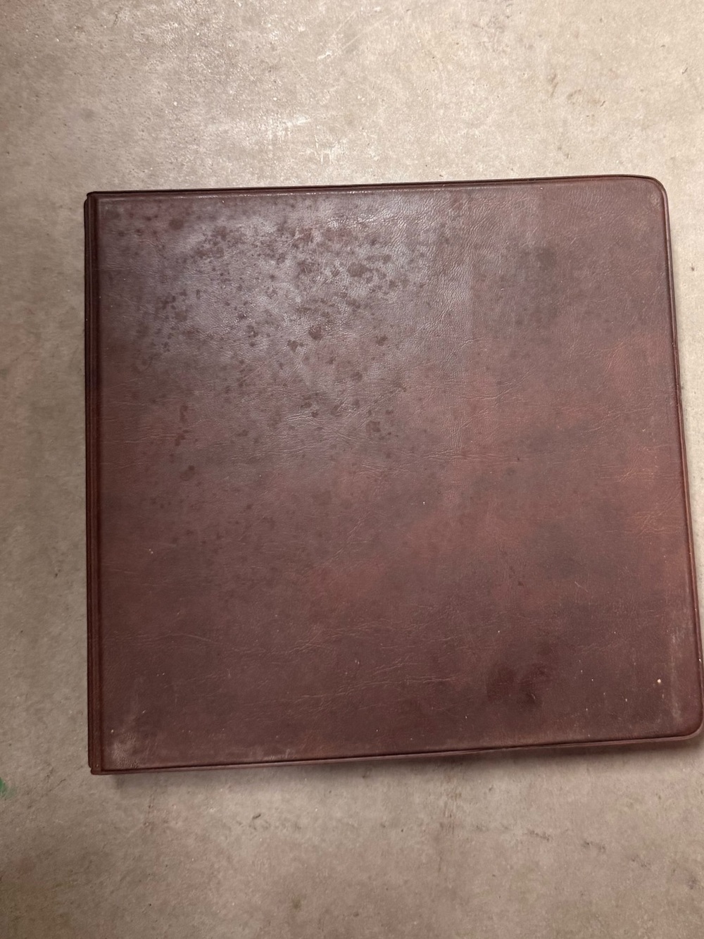 Vintage Brown Leather-Look 3-Ring Binder